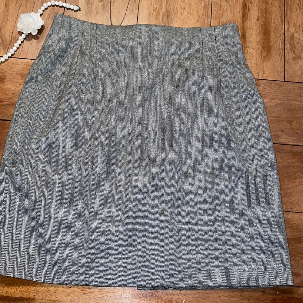 3/$12 - 100% wool gray women’s business casual pencil skirt Made in Egypt